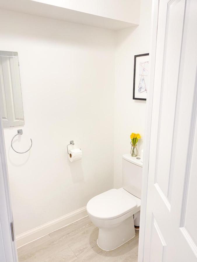 Tudors Esuites 3 Bed House Garden & Netflix Birmingham Exteriör bild
