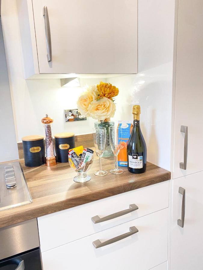Tudors Esuites 3 Bed House Garden & Netflix Birmingham Exteriör bild