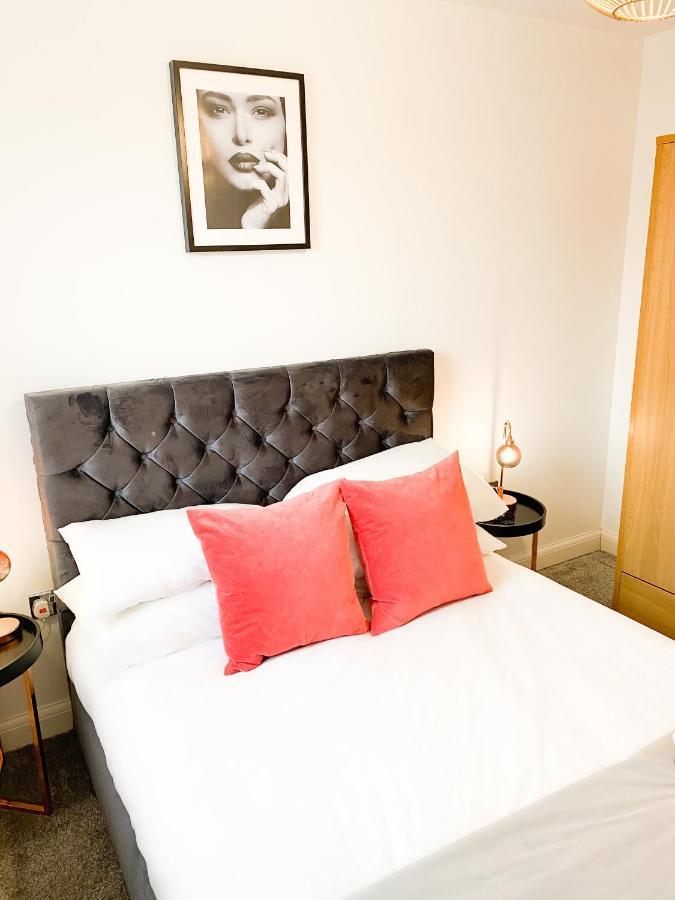 Tudors Esuites 3 Bed House Garden & Netflix Birmingham Exteriör bild