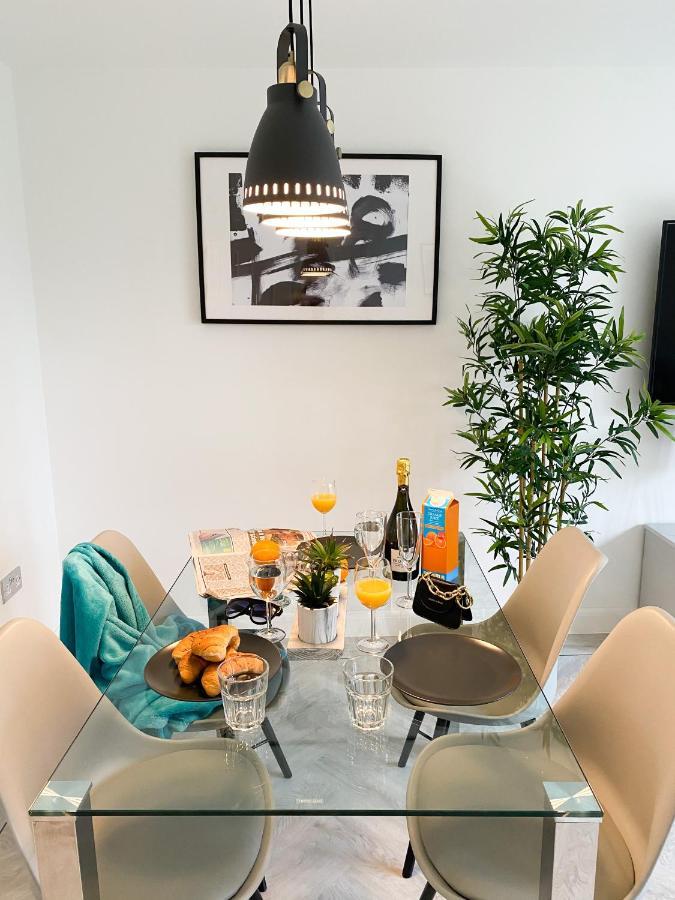 Tudors Esuites 3 Bed House Garden & Netflix Birmingham Exteriör bild