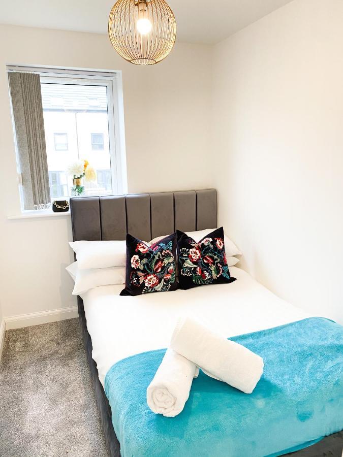 Tudors Esuites 3 Bed House Garden & Netflix Birmingham Exteriör bild